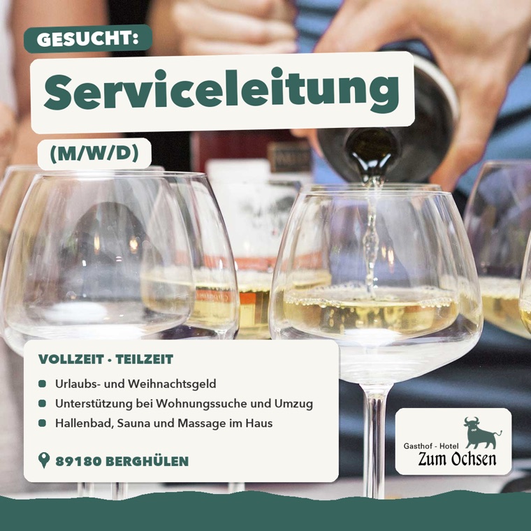 Wein wird am Tisch in Gläser eingeschenkt