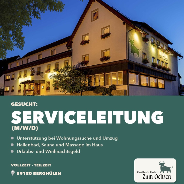 Das Haus in der blauen Stunde mit Stellenbezeichnung
