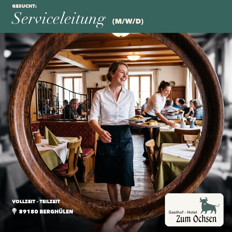 Servicekraft im Gastraum, gerahmt von einem runden Holztablett